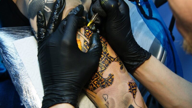 История и развитие салонов татуировок